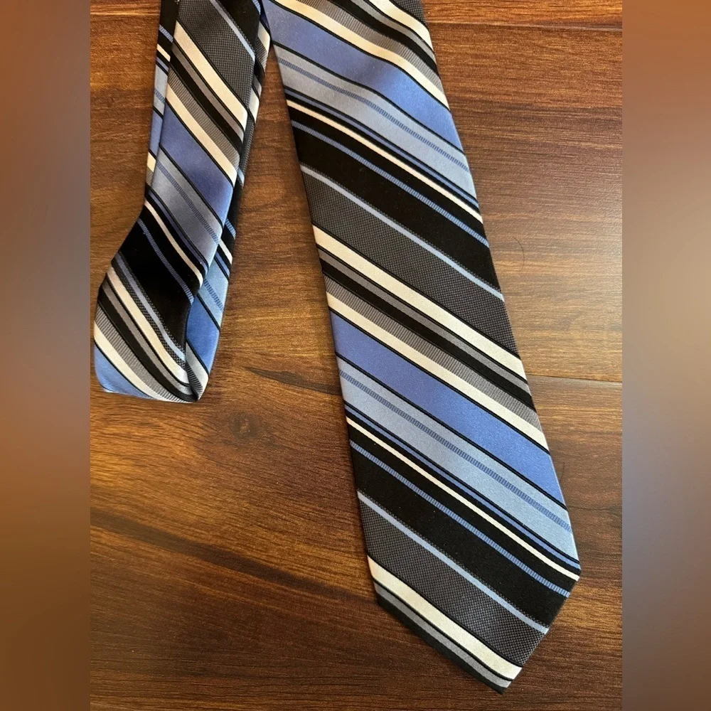 🌿END of Season SALE🌿MICHAEL KORS Silk Striped Blue and Black Men's Tie
